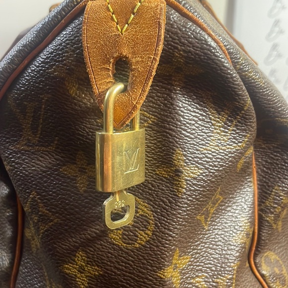 LV Speedy 25 w/ lock and key and dust bag and COA - Picture 10 of 17
